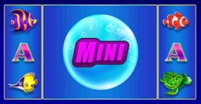 Символ BUBBLE на 2 барабане выигрывает и запускает функцию CASH SPIN
